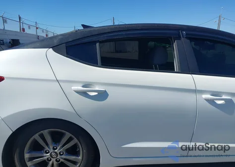 2017 Hyundai Elantra Se z USA, uszkodzony, nr VIN 5NPD84LF9HH128432